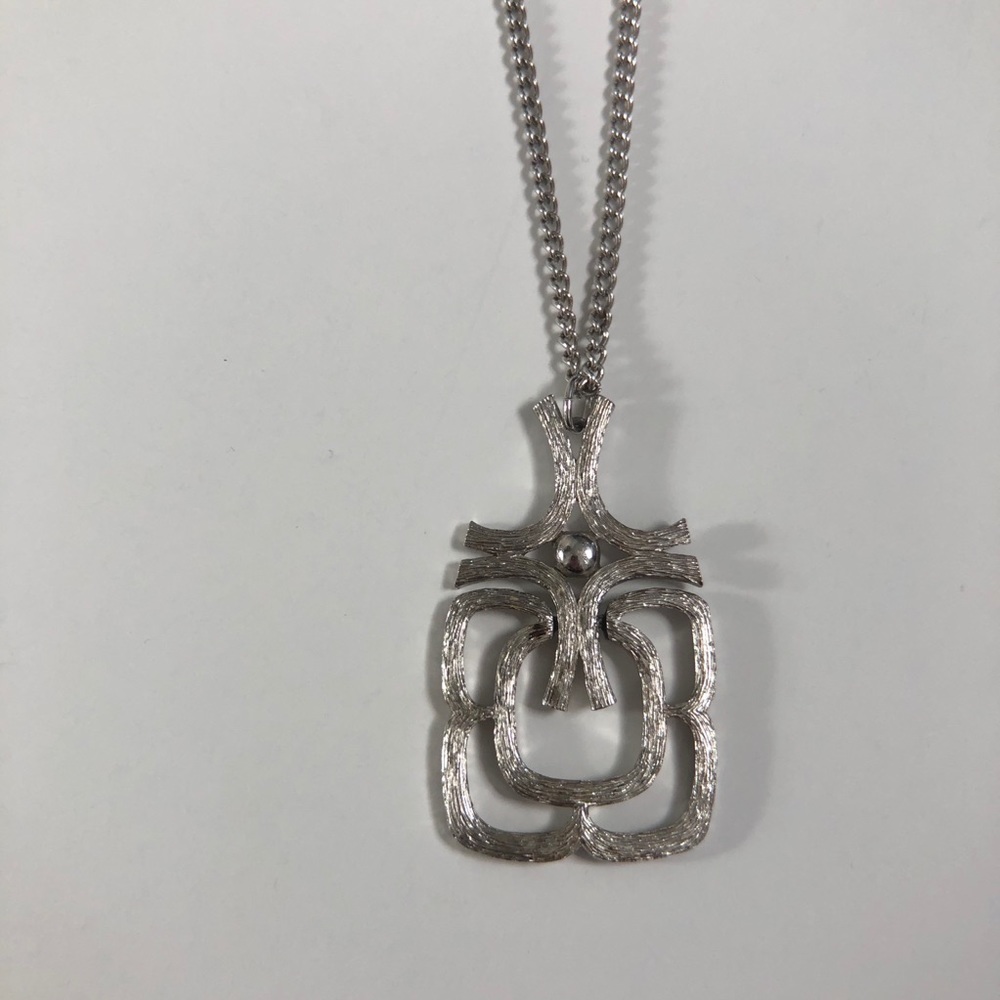 VTG Avon Silver Toned Necklace